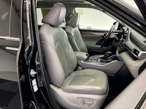 Used 2021 Toyota Highlander Platinum image 6