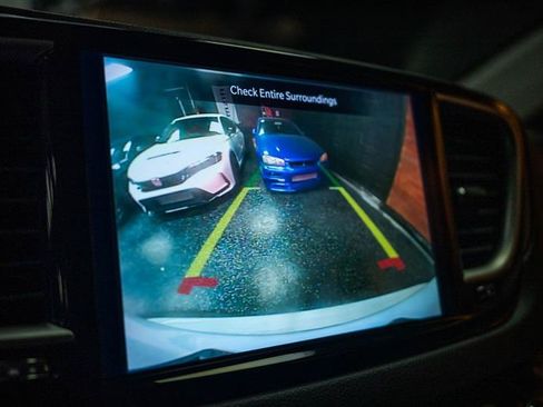 Used 2024 Chrysler Pacifica Touring-L FWD image 21