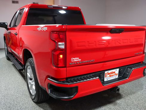 Used 2020 Chevrolet Silverado 1500 Custom w/ Custom Value Package image 9