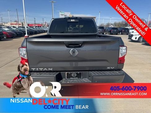 Used 2022 Nissan Titan SV image 4