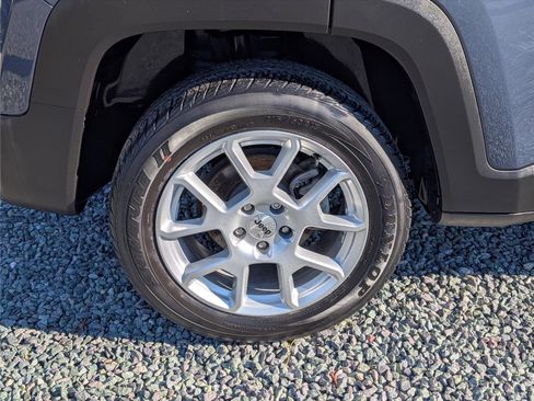 Used 2022 Jeep Renegade Latitude image 9