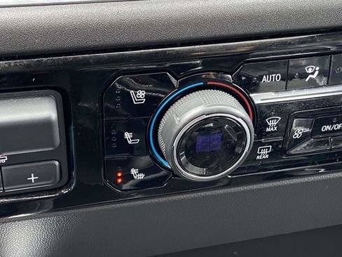 Used 2023 Chevrolet Silverado 1500 High Country w/ High Country Premium Package image 17