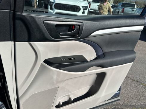 Used 2018 Toyota Highlander LE image 20