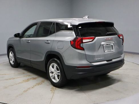 Used 2024 GMC Terrain SLE FWD image 8