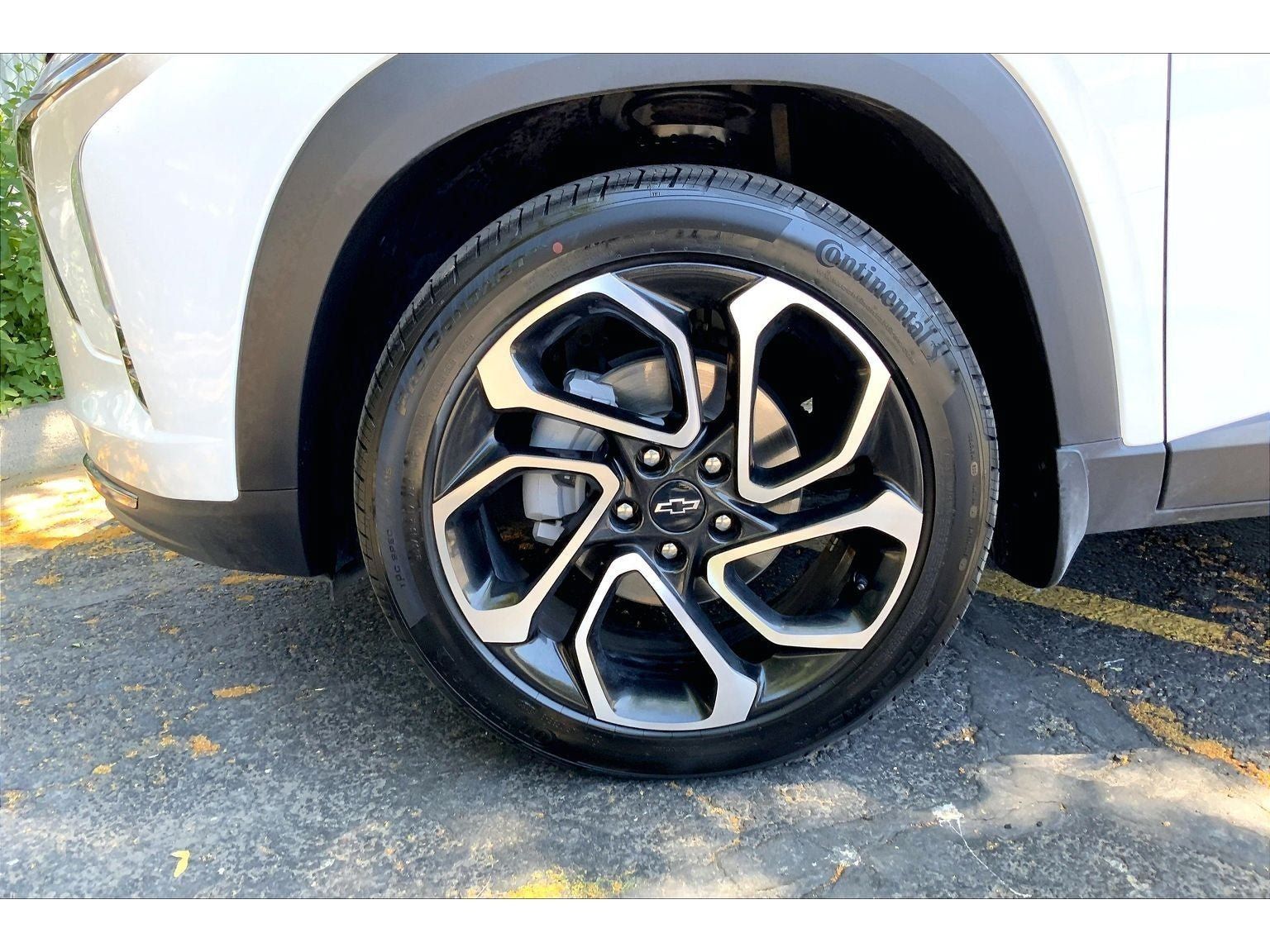 Used 2024 Chevrolet Trax RS w/ Sunroof Package FWD image 10