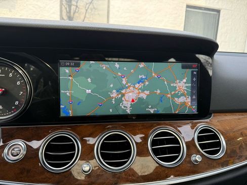 Used 2017 Mercedes-Benz E 300 image 11