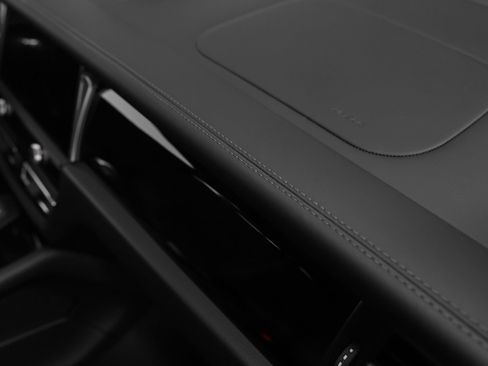 Certified 2025 Porsche Macan S image 27