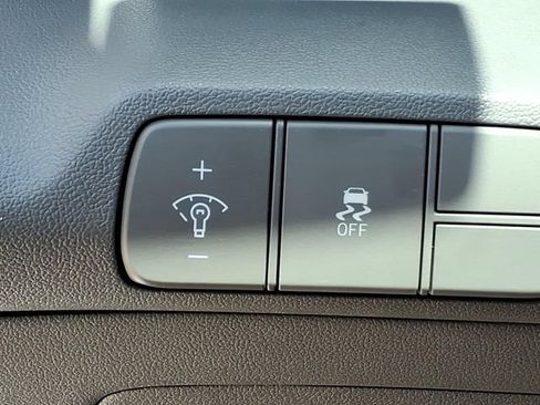 Certified 2025 Hyundai Elantra SEL FWD image 20