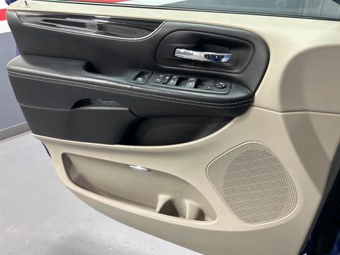 Used 2020 Dodge Grand Caravan SXT image 22