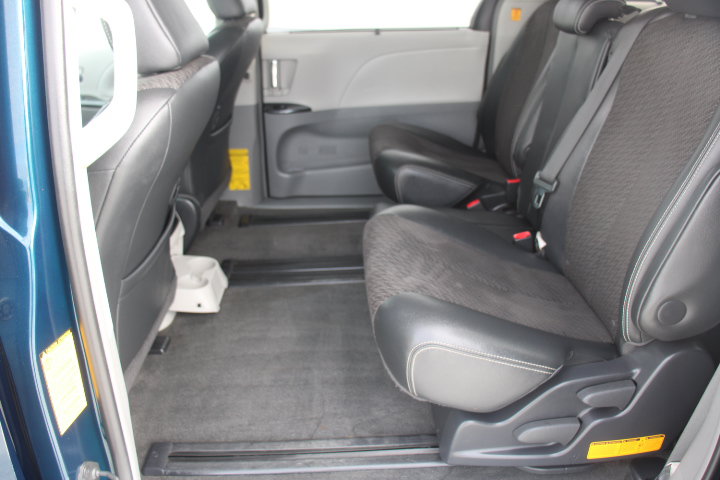 Used 2011 Toyota Sienna SE w/ Preferred Pkg FWD image 12