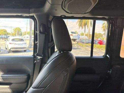 Used 2019 Jeep Wrangler Unlimited Sahara image 12