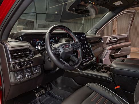 Used 2025 GMC Yukon AT4 Ultimate AWD/4WD image 13