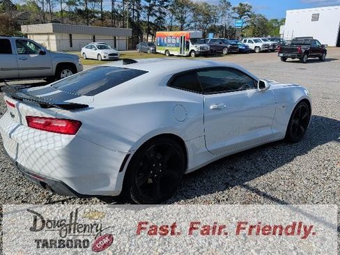 Used 2016 Chevrolet Camaro LT w/ Technology Package image 4