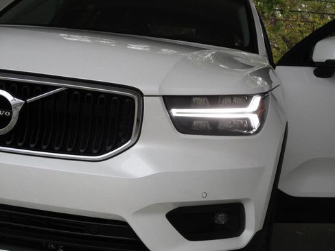 Used 2022 Volvo XC40 T5 Momentum image 58