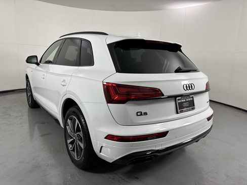 Used 2024 Audi Q5 2.0T Premium w/ Summer of Audi Package AWD/4WD image 34