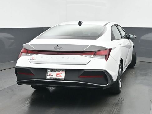 Used 2024 Hyundai Elantra SEL FWD image 4