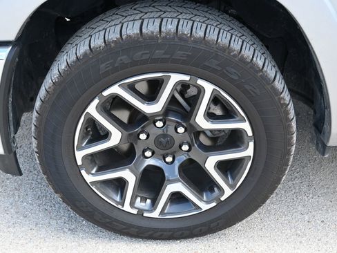 Used 2025 RAM 1500 Laramie AWD/4WD image 7