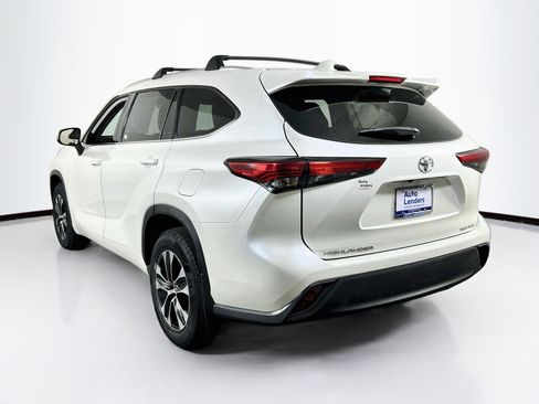 Used 2021 Toyota Highlander XLE AWD/4WD image 7