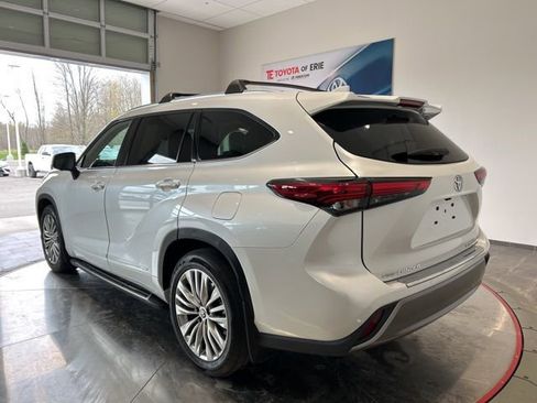Used 2023 Toyota Highlander Platinum image 5