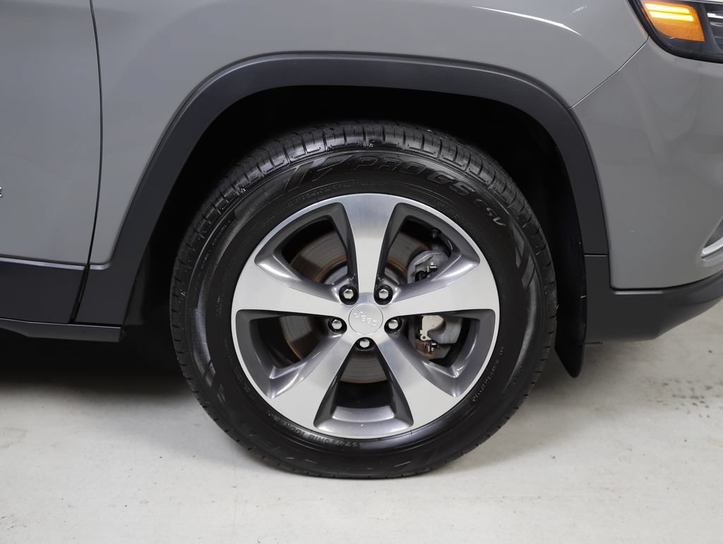 Used 2019 Jeep Cherokee Limited w/ Trailer Tow Group AWD/4WD image 6