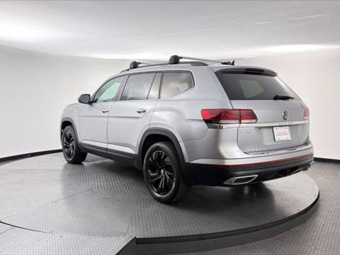 Used 2023 Volkswagen Atlas SE w/ Black Wheel Package FWD image 6