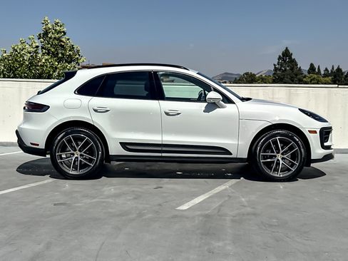 Certified 2026 Porsche Macan AWD/4WD image 9