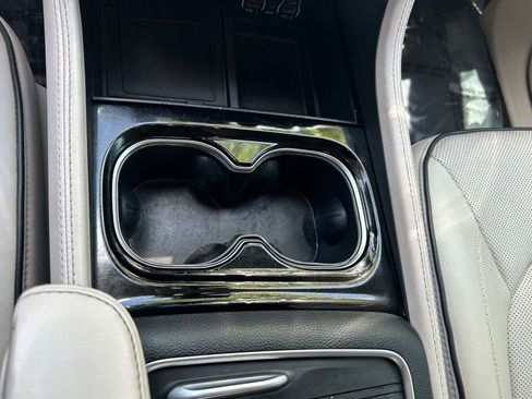 Used 2021 Chrysler Pacifica Limited AWD/4WD image 21