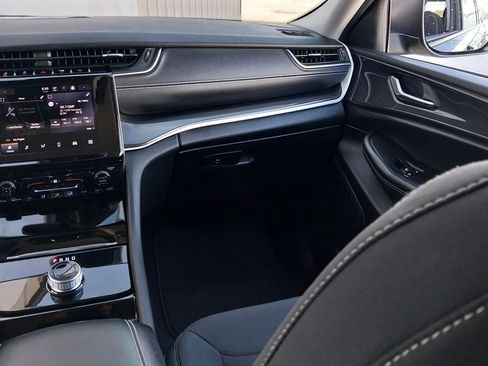 Certified 2023 Jeep Grand Cherokee Laredo image 14