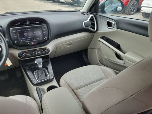 Used 2022 Kia Soul LX FWD image 8
