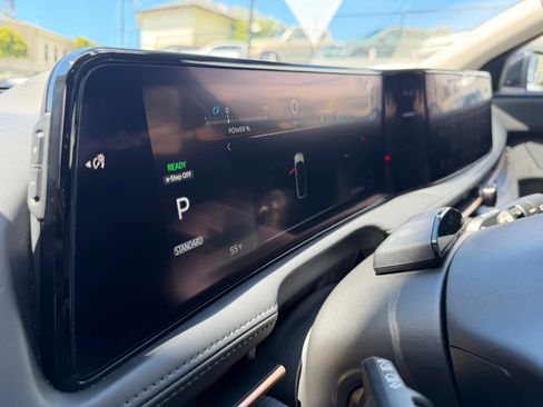 Used 2023 Nissan Ariya FWD image 13