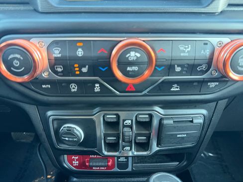 Used 2022 Jeep Gladiator Mojave w/ Cold Weather Group image 26