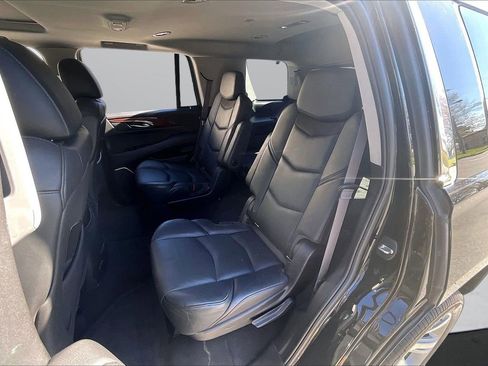 Used 2015 Cadillac Escalade Luxury image 24