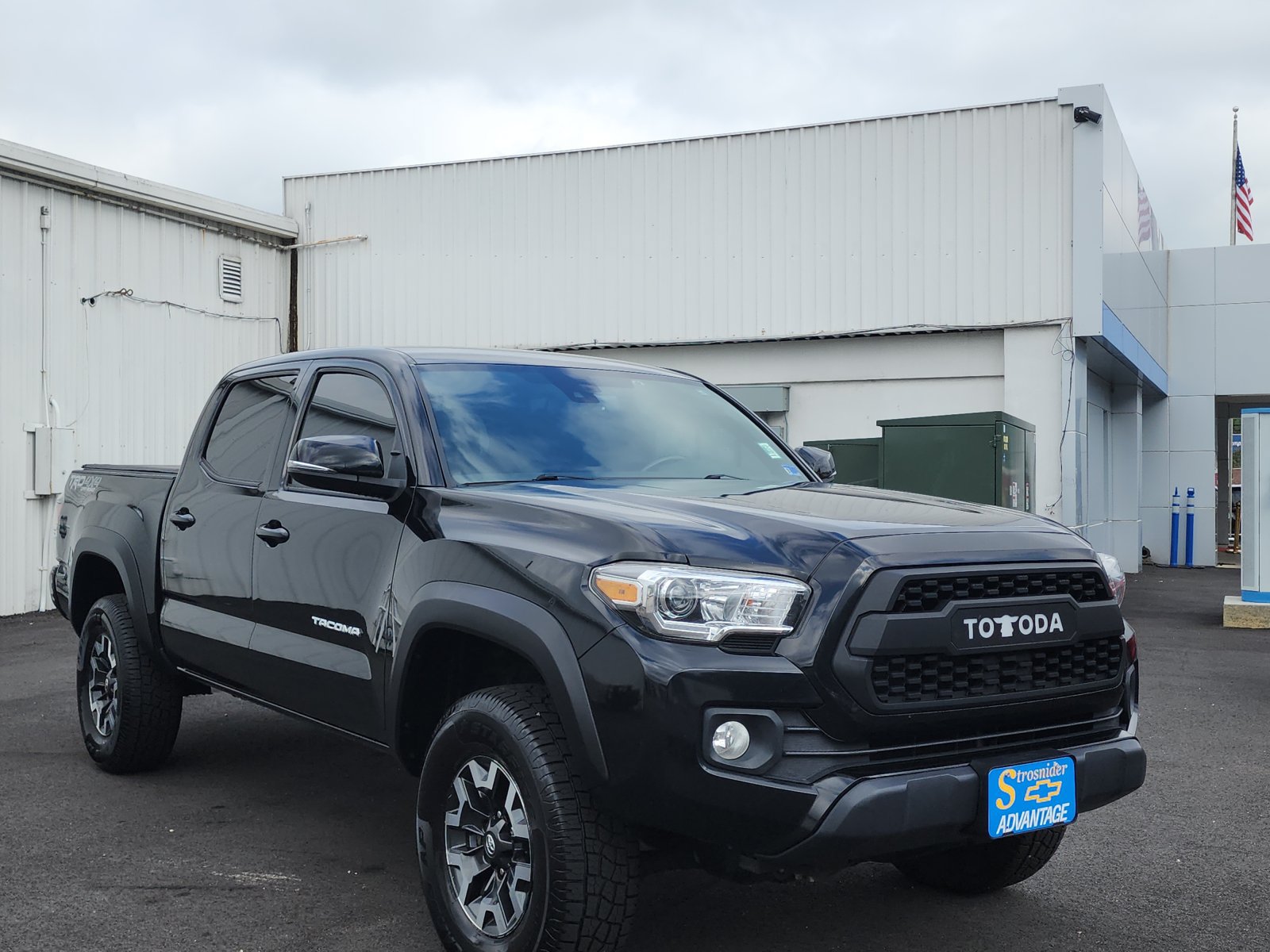 Used 2021 Toyota Tacoma TRD Off-Road w/ Technology Package AWD/4WD image 7