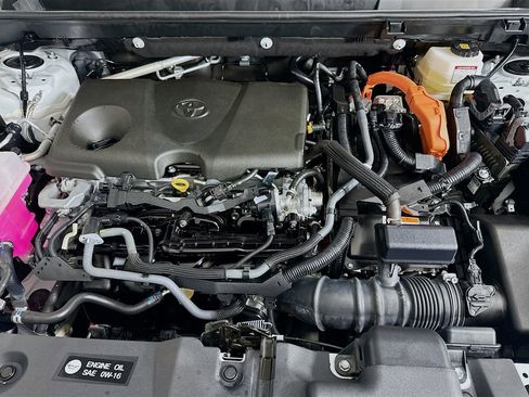 Used 2024 Toyota RAV4 SE w/ Convenience Package image 31