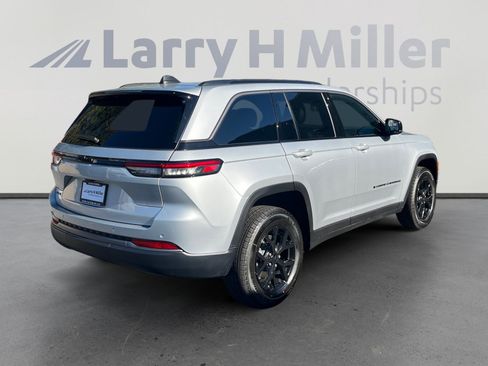 New 2026 Jeep Grand Cherokee Altitude AWD/4WD image 5