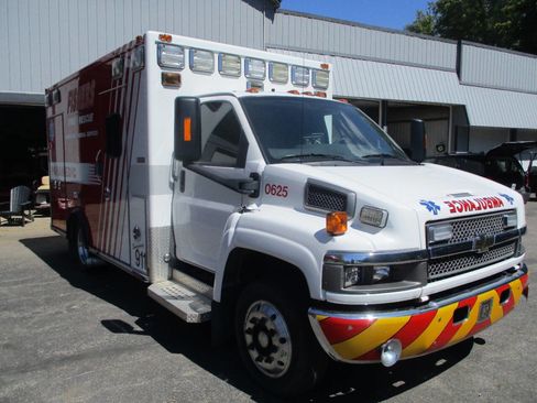 Used 2009 Chevrolet Kodiak C4500 2WD Regular Cab image 3