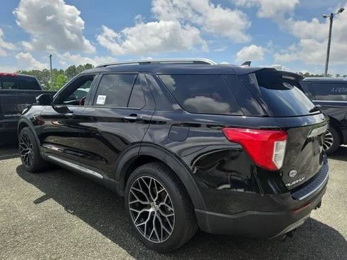 Used 2022 Ford Explorer Platinum w/ Equipment Group 601A AWD/4WD image 2