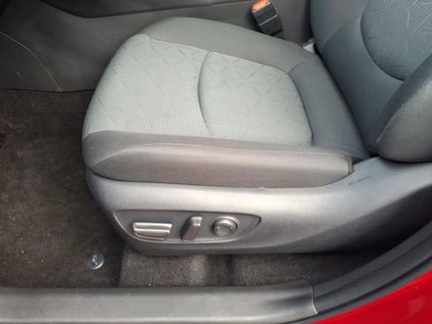 Used 2025 Toyota RAV4 XLE w/ Convenience Package image 14