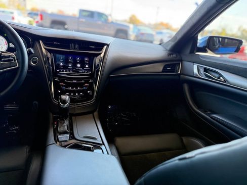 Used 2018 Cadillac CTS V w/ Luxury Package RWD image 77
