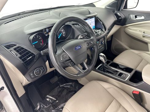 Used 2019 Ford Escape Titanium w/ U0J03 - Titanium Tow Package FWD image 9