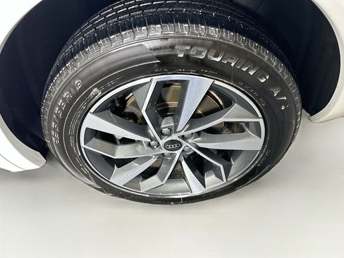 Used 2024 Audi Q5 2.0T Premium Plus image 11