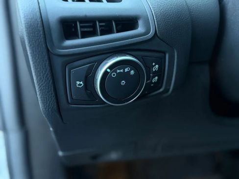 Used 2018 Ford Focus SE w/ Cold Weather Package image 25