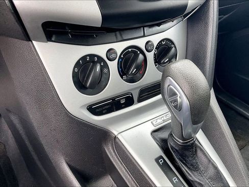 Used 2014 Ford Focus SE FWD image 24