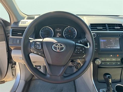 Used 2017 Toyota Camry LE image 21