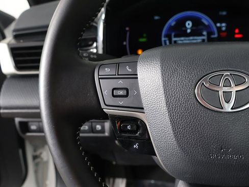 Used 2025 Toyota Camry SE FWD image 36