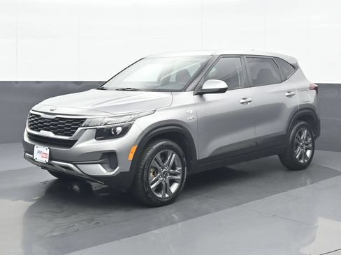 Used 2021 Kia Seltos LX AWD/4WD image 2