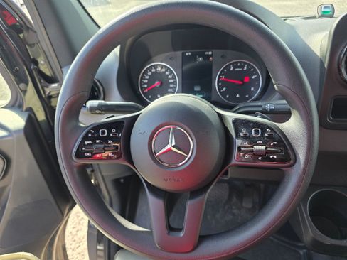 Used 2023 Mercedes-Benz Sprinter 2500 image 10