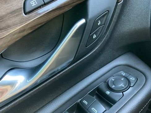 Used 2019 GMC Terrain Denali w/ Advanced Safety Package AWD/4WD image 30