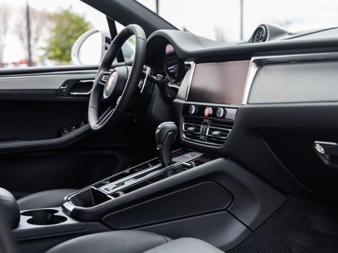 New 2026 Porsche Macan image 50