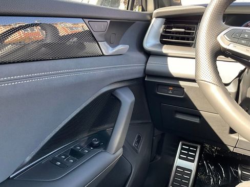 New 2025 Volkswagen Tiguan SE R-Line image 22